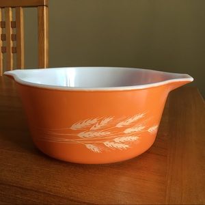 Vintage orange Pyrex with wheat design 1.5qt